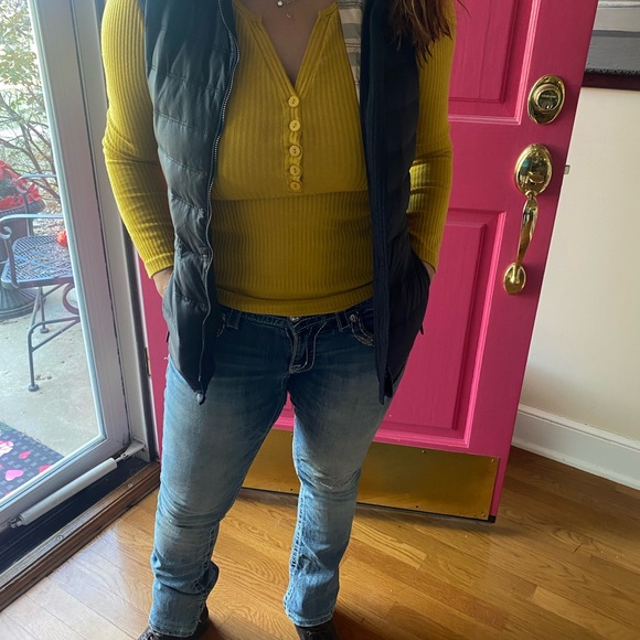 Beautiful Burberry Black Puffer Vest - Picture 5 of 7